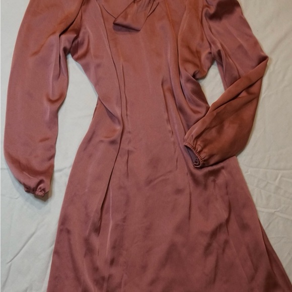 Silk beautiful dress - Picture 4 of 7